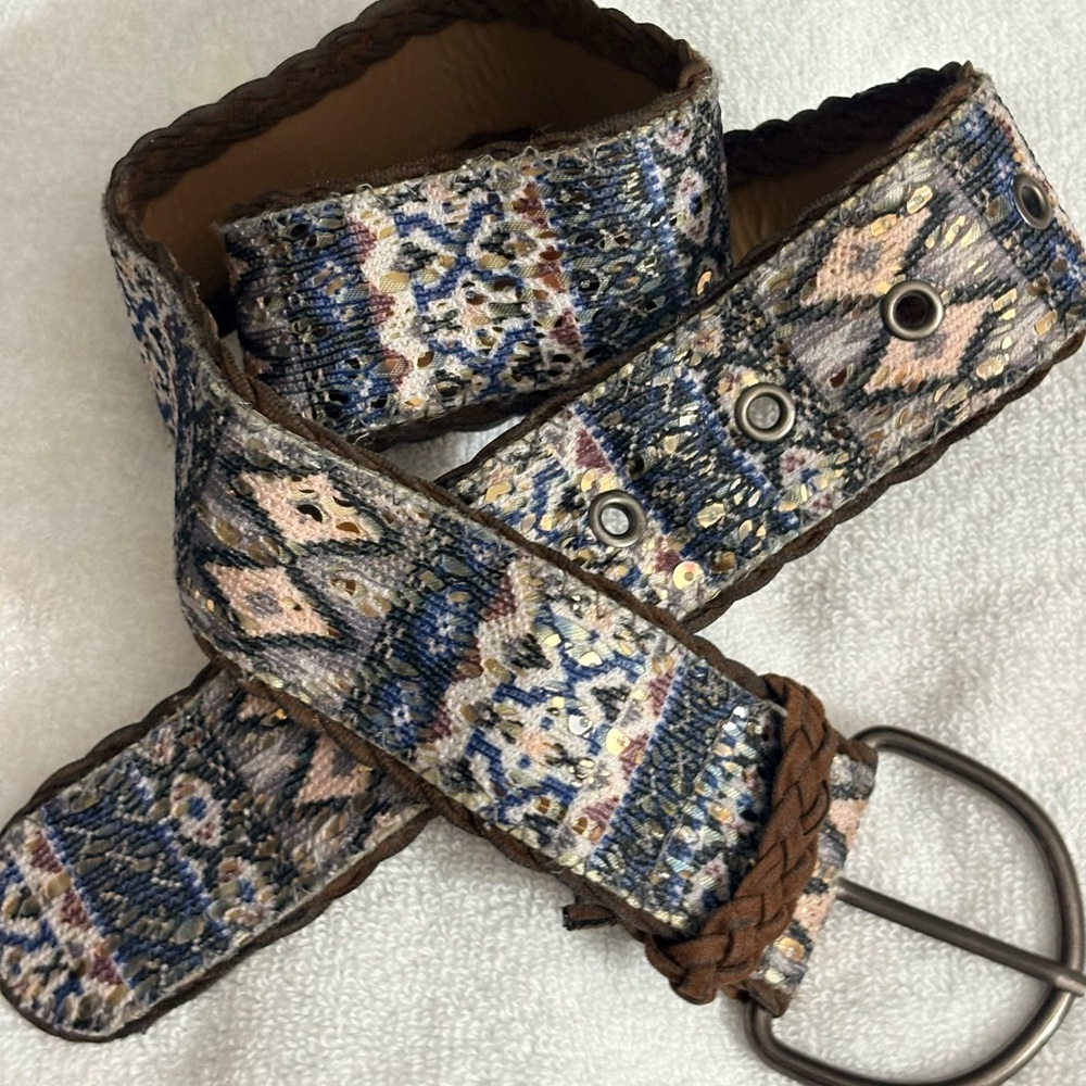 WOMENS BLUE FASHION BELT SIZE 36 INCHES PRETTY COLOR SEE PICS FOR DETAILS